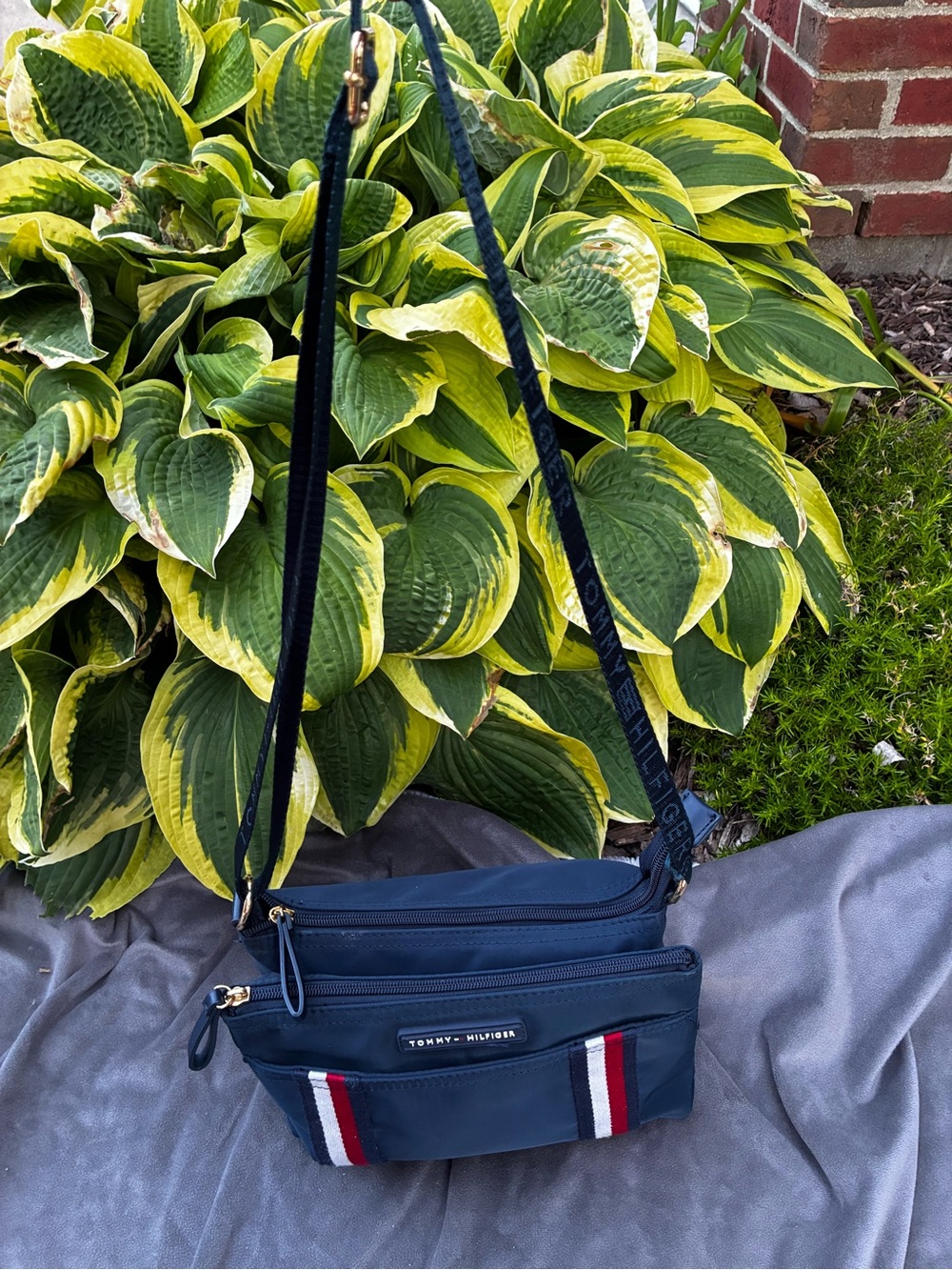 Women’s Tommy Hilfiger Navy Crossbody with Red and White traditional design - Picture 5 of 12
